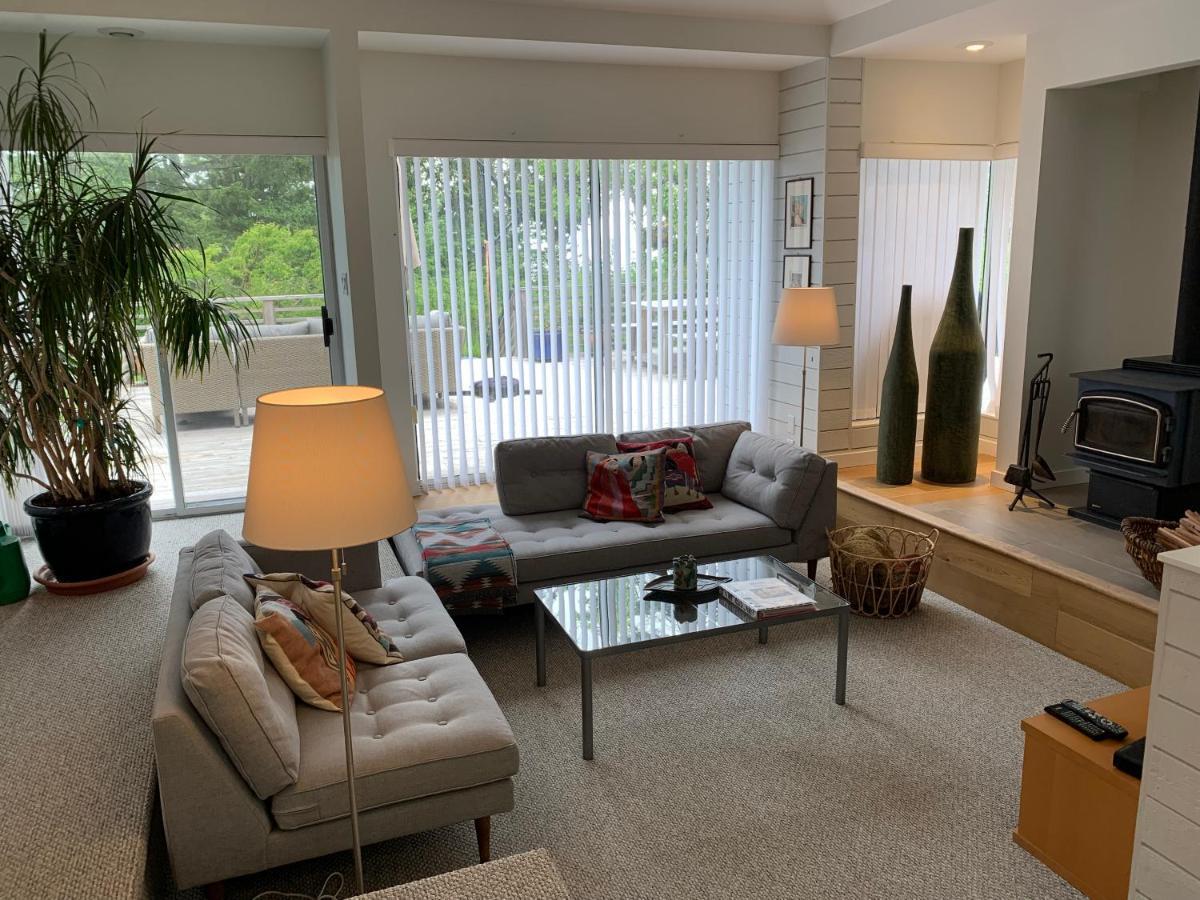 Forest By The Sea Rentals Merville Exterior foto